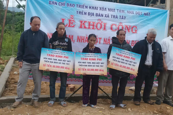 LỄ PHÁT ĐỘNG NHÀ DỘT NÁT, NHÀ TẠM TRÊN ĐỊA BÀN XÃ TRÀ TÂY